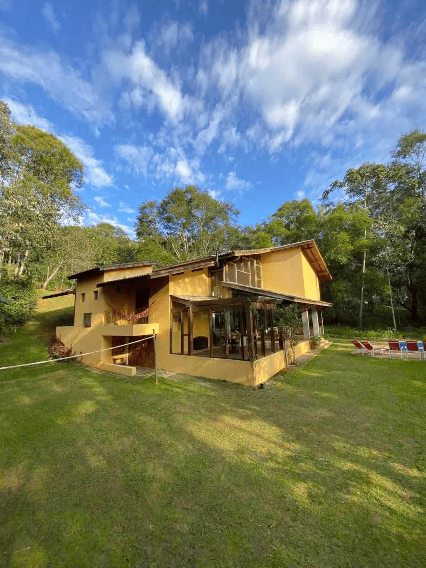 Leia mais sobre o artigo Refúgio Rústico em Meio à Natureza – Privacidade e Charme