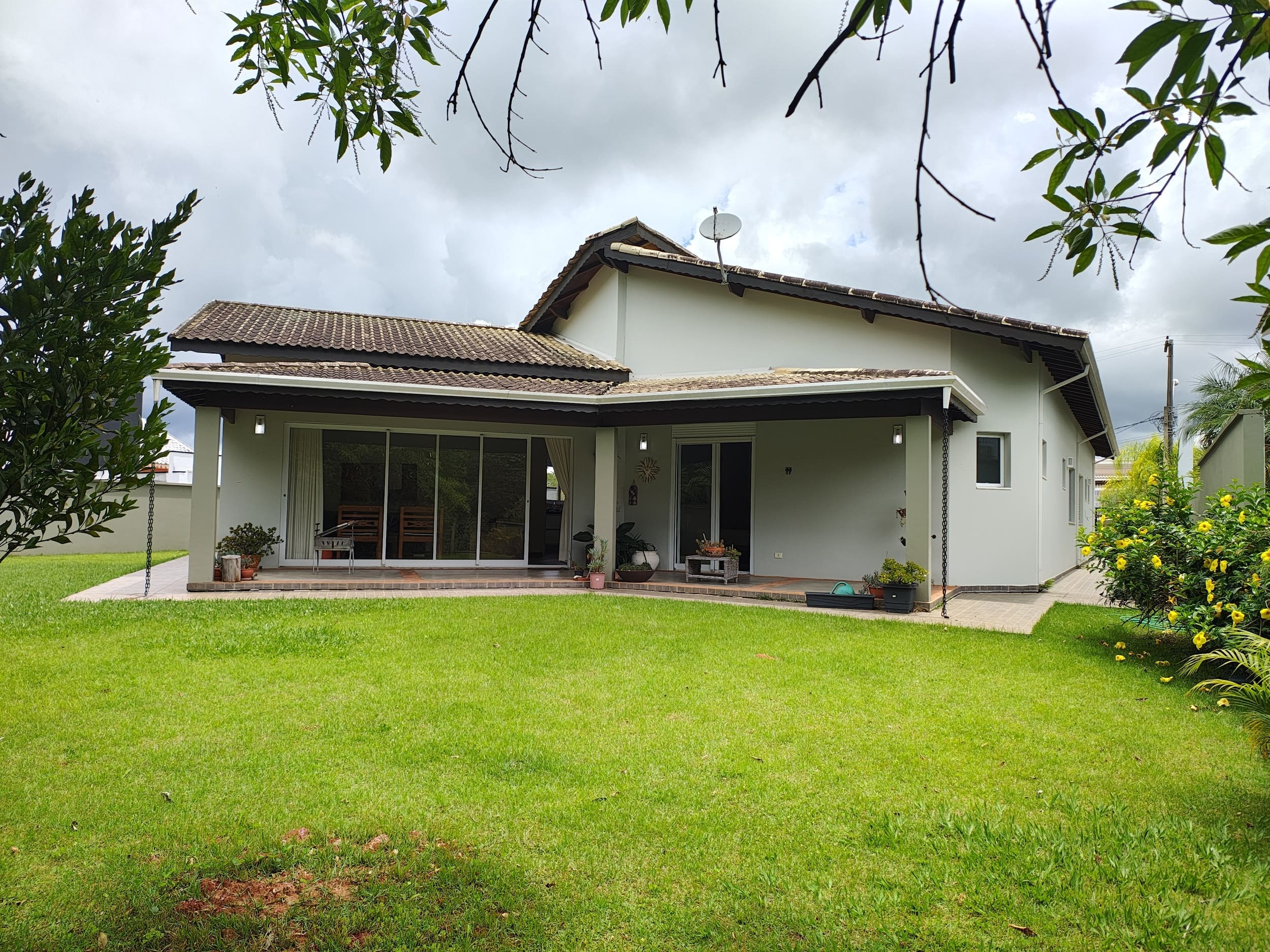 Leia mais sobre o artigo Casa Térrea de Alto Padrão em Meio à Natureza