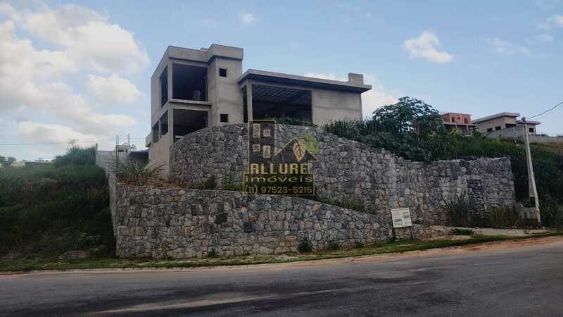 Leia mais sobre o artigo Sobrado em Construção com Vista para Reserva