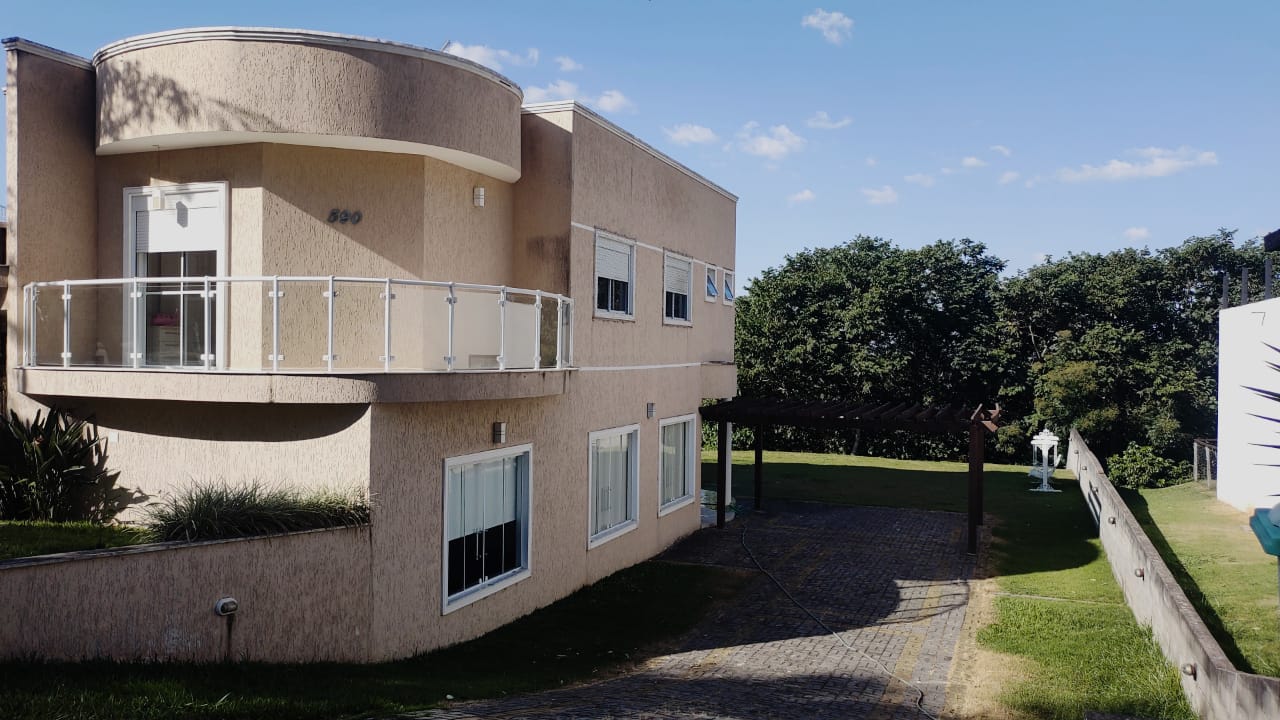 Leia mais sobre o artigo Elegância e Amplitude em 270m² de Construção