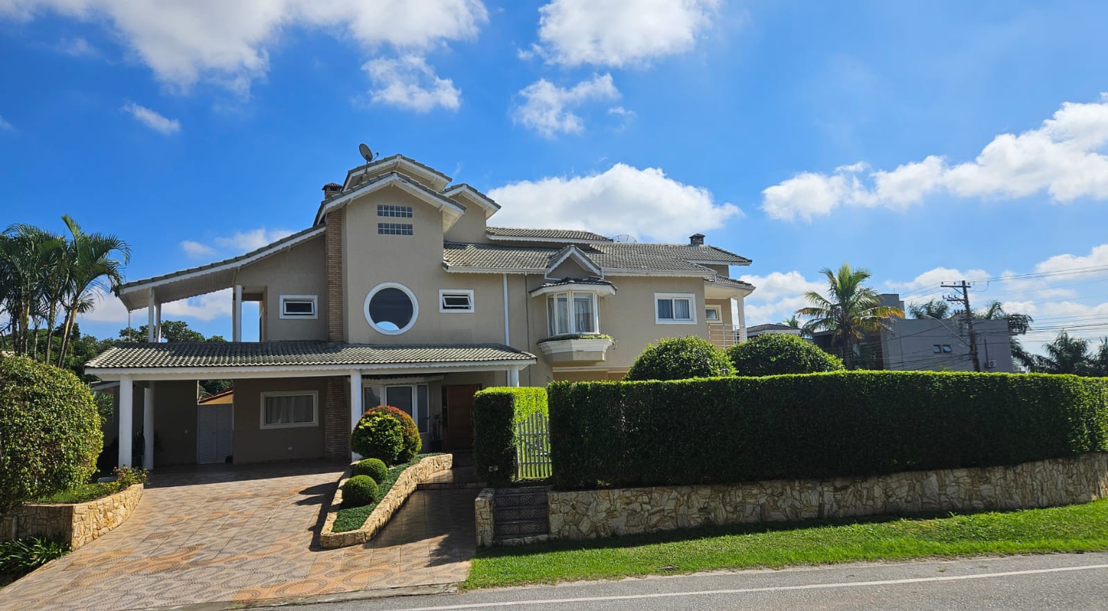 Leia mais sobre o artigo Casa no Aruã Eco Park 4 suítes bem localizada