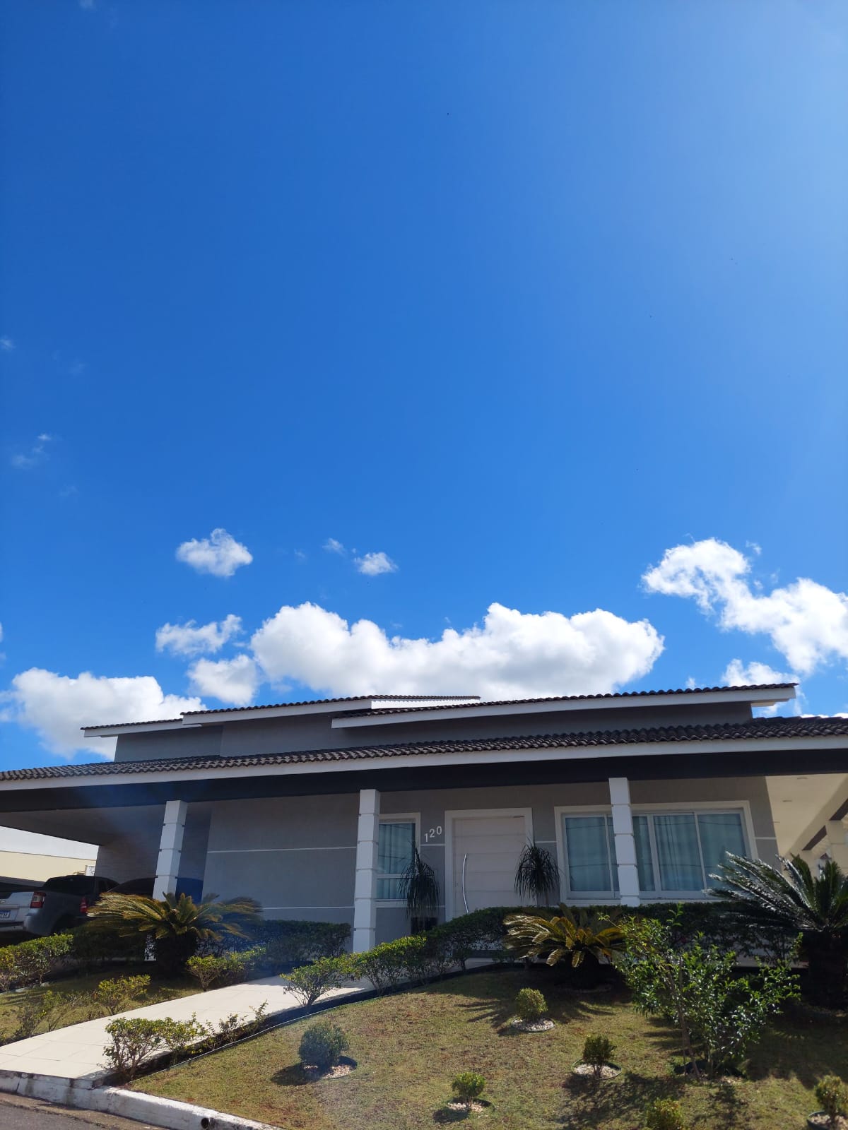 Leia mais sobre o artigo Ampla casa com suíte master, lazer completo e 368 m² construídos